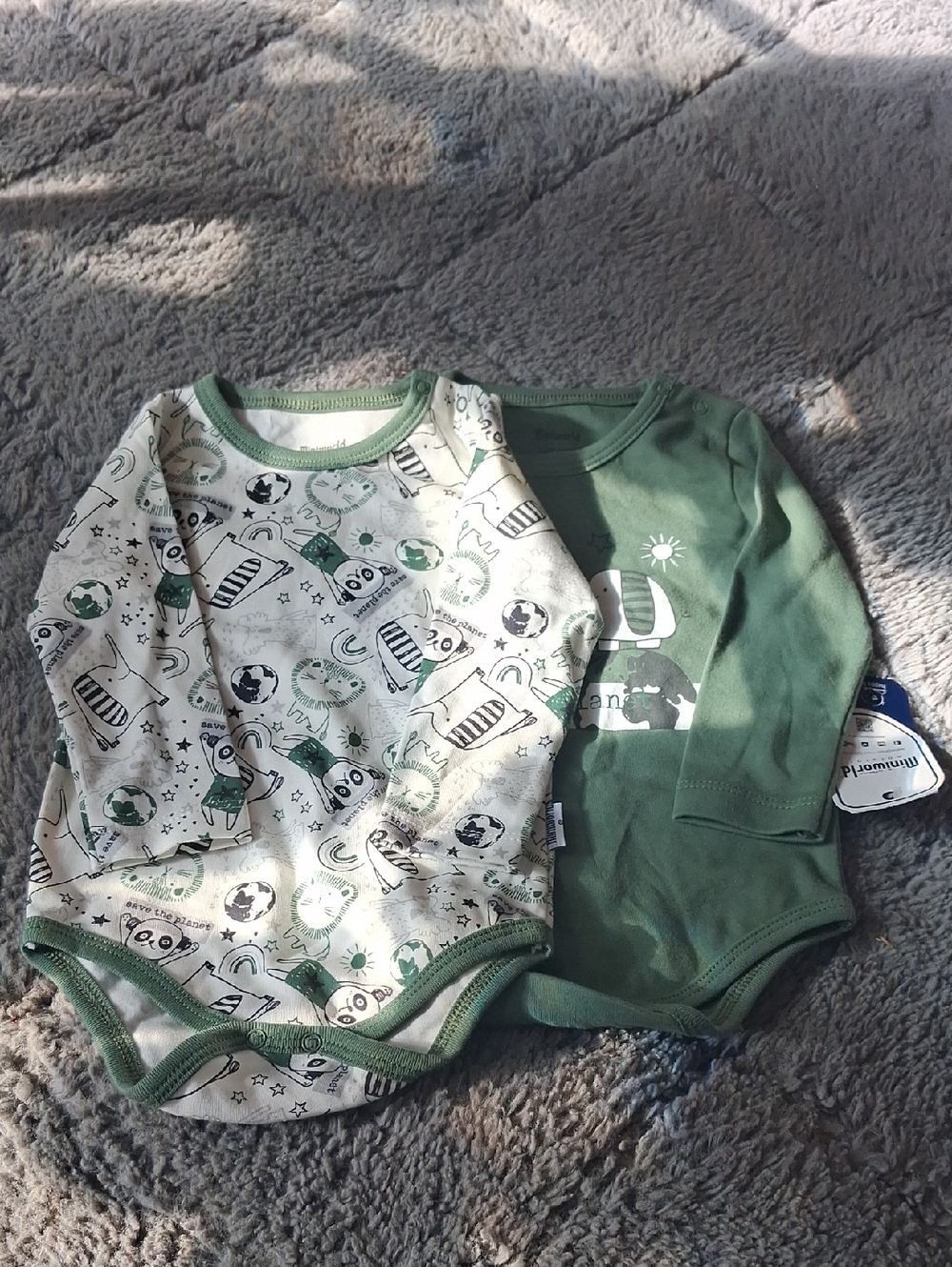 Baby's Clothing 9-12 Months NWTS Cute Ecofriendly Green White Pattern